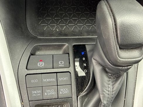 Used 2023 Toyota RAV4 LE AWD/4WD image 30