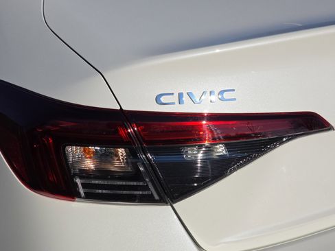 Used 2025 Honda Civic Sport image 31