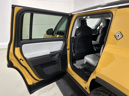 Used 2023 Rivian R1S Adventure AWD/4WD image 17
