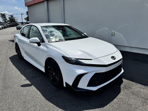 Certified 2026 Toyota Camry SE w/ Convenience Package AWD/4WD image 4