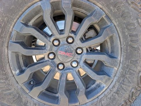 Used 2023 GMC Sierra 1500 AT4X image 9