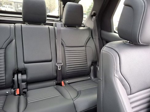 Certified 2025 Land Rover Discovery S image 14