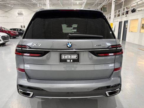 Used 2025 BMW X7 xDrive40i w/ M Sport Package AWD/4WD image 6