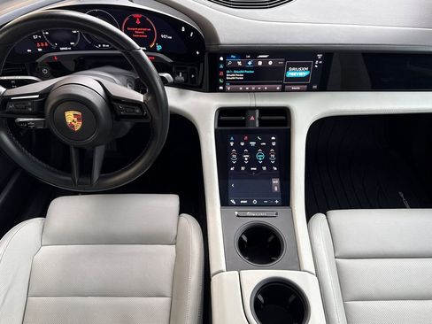 Used 2021 Porsche Taycan image 14