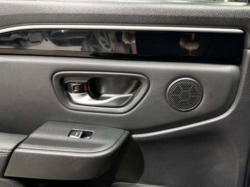 Used 2025 Honda Pilot EX-L image 39