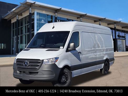 Used 2025 Mercedes-Benz Sprinter 2500 image 1