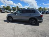 Used 2022 Volkswagen Tiguan SE w/ Panoramic Sunroof Package image 5