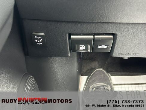 Used 2023 Nissan Kicks SR w/ Interior Electronics Package FWD image 17