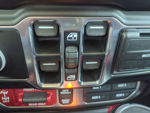 Used 2022 Jeep Wrangler Unlimited Rubicon w/ Xtreme Recon 35" Tire Package image 23