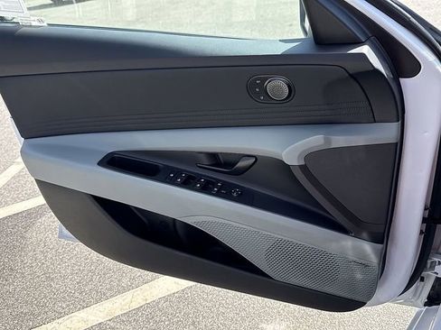 New 2025 Hyundai Elantra Limited w/ Cargo Package FWD image 33