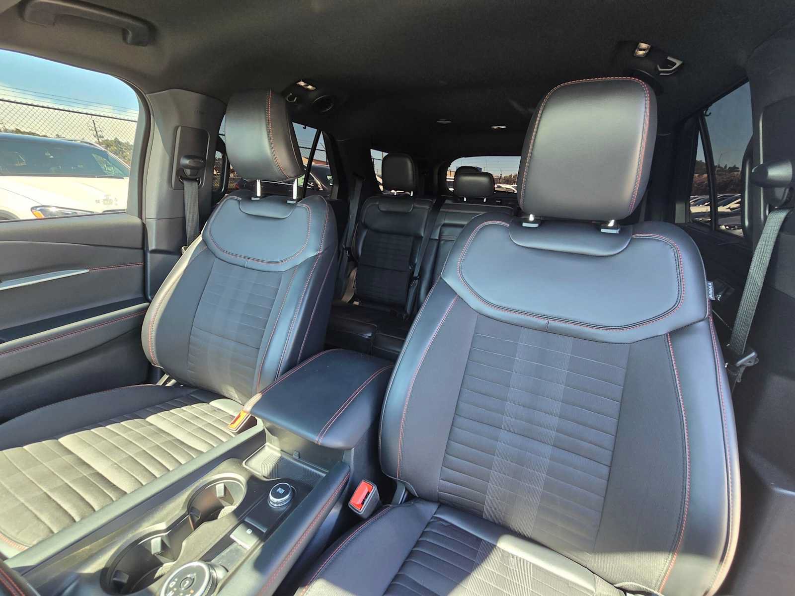 Used 2025 Ford Explorer ST-Line w/ Premium Package AWD/4WD image 23