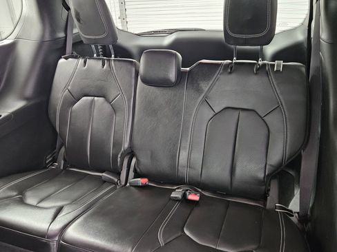 Used 2022 Chrysler Pacifica Touring-L w/ Uconnect Theater Family Group AWD/4WD image 38