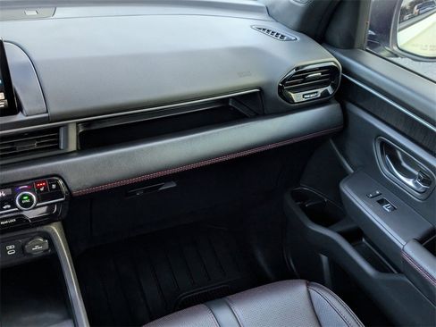 Used 2025 Honda Pilot Black Edition image 18