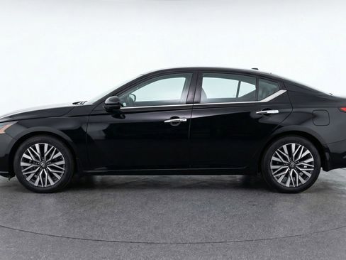 Used 2025 Nissan Altima 2.5 SV FWD image 5