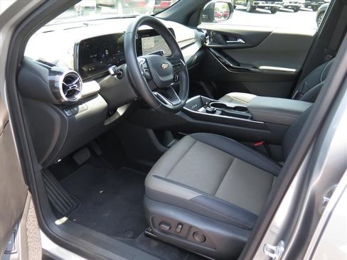 Used 2026 Chevrolet Equinox LT w/ Convenience Package II FWD image 10