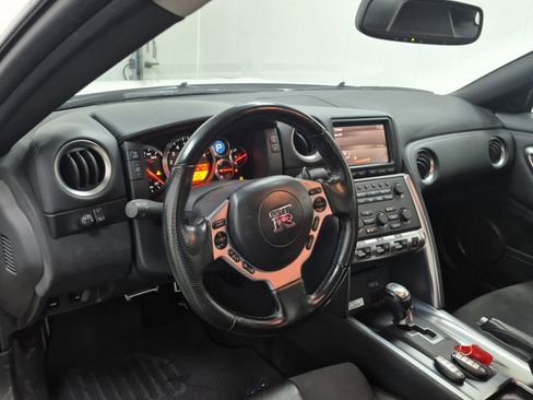 Used 2010 Nissan GT-R Premium AWD/4WD image 10