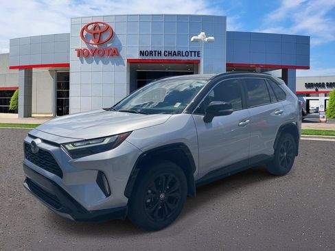 Used 2023 Toyota RAV4 XSE AWD/4WD image 3
