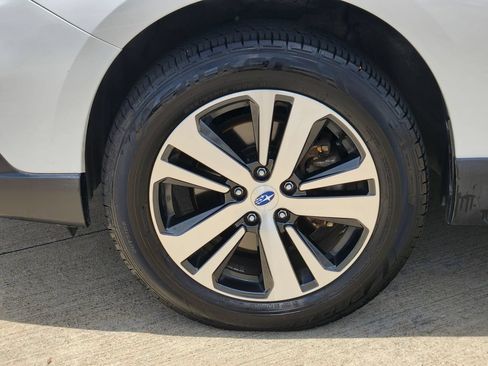 Used 2019 Subaru Outback 2.5i Limited AWD/4WD image 10