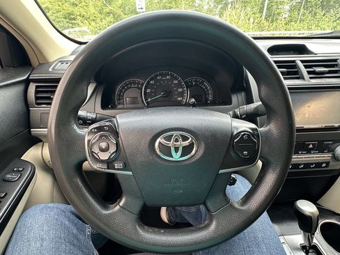 Used 2014 Toyota Camry LE FWD image 17