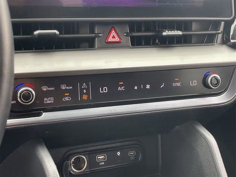 Certified 2025 Kia Sportage EX w/ Premium Package image 26