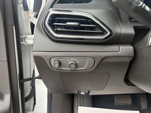 Used 2023 Chevrolet Bolt EUV LT FWD image 23