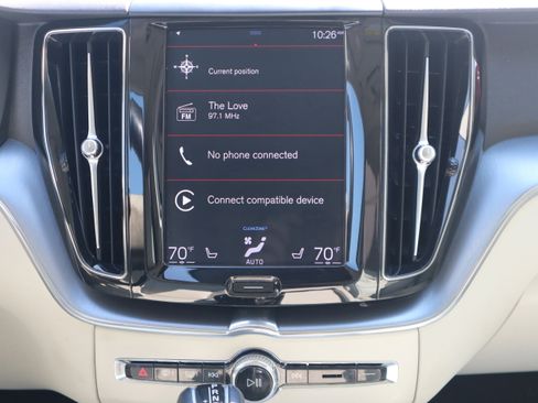 Used 2020 Volvo XC60 T5 Momentum image 13