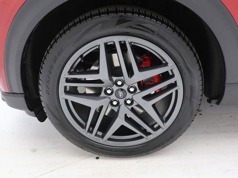 Used 2025 Ford Explorer ST image 12