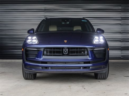 Used 2025 Porsche Macan image 10