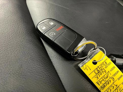 Used 2023 Jeep Renegade Limited image 11