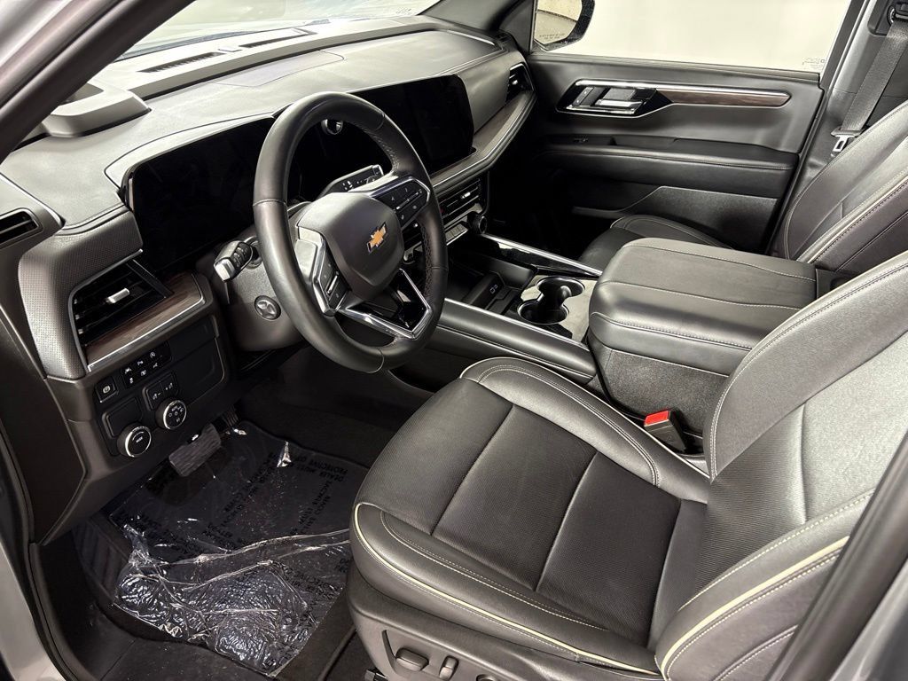 Certified 2025 Chevrolet Suburban Premier RWD image 34