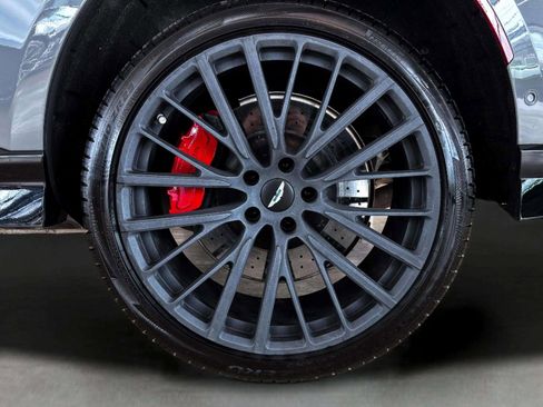 Used 2025 Aston Martin DBX 707 image 9