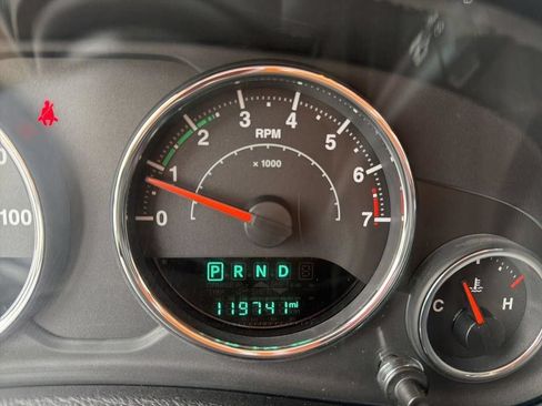 Used 2018 Jeep Wrangler Unlimited Rubicon w/ Connectivity Group AWD/4WD image 43