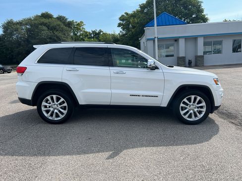 Used 2017 Jeep Grand Cherokee Limited AWD/4WD image 4