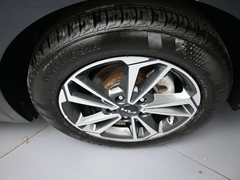 Certified 2024 Kia Forte LXS FWD image 15