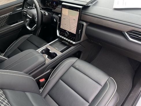 Used 2024 GMC Acadia Denali w/ Super Cruise Package image 29