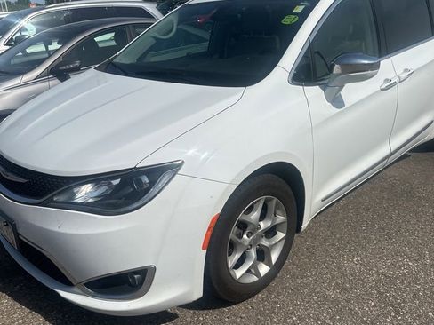 Used 2019 Chrysler Pacifica Limited FWD image 2