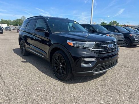 Certified 2023 Ford Explorer XLT w/ Equipment Group 202A AWD/4WD image 3