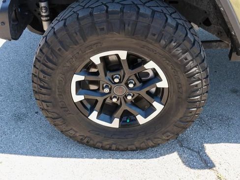 Used 2025 Jeep Gladiator Rubicon AWD/4WD image 7