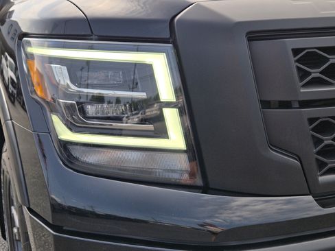 Used 2023 Nissan Titan PRO-4X w/ Pro-4x Convenience Package AWD/4WD image 4