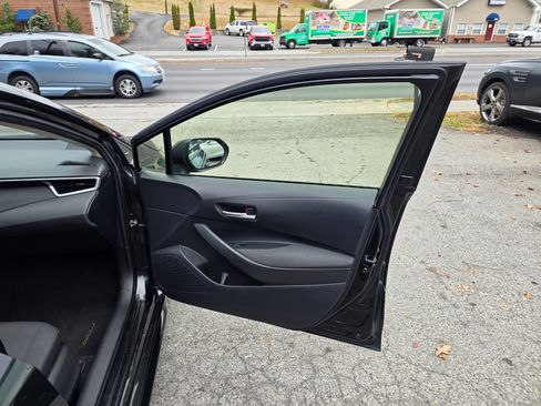 Used 2021 Toyota Corolla LE image 15