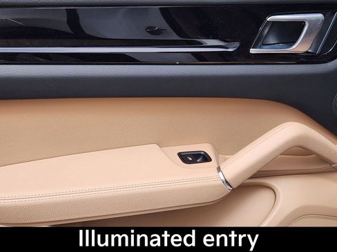 Used 2023 Porsche Cayenne Platinum Edition image 13