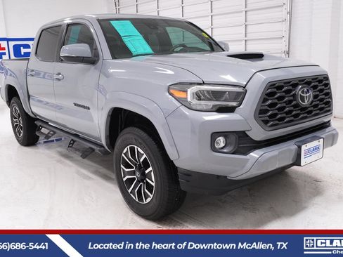 Used 2020 Toyota Tacoma TRD Sport w/ Technology Package RWD image 3