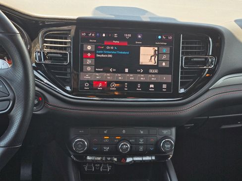 Used 2025 Dodge Durango GT AWD/4WD image 16