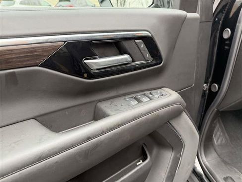 Used 2025 Chevrolet Suburban LS image 17