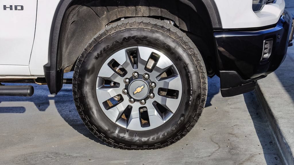 Used 2025 Chevrolet Silverado 2500 Custom w/ Custom Value Package AWD/4WD image 11