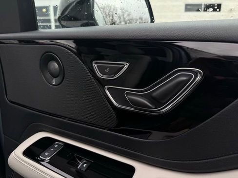 New 2026 Lincoln Aviator AWD image 17