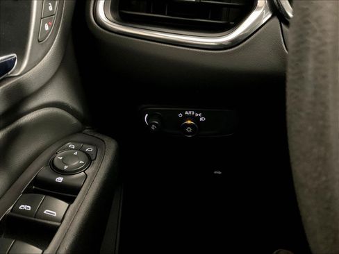 Used 2019 Chevrolet Equinox LT FWD image 15