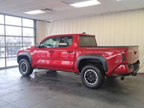 Used 2024 Toyota Tacoma TRD Off-Road image 4
