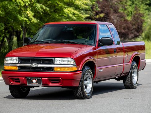 Used 2001 Chevrolet S10 Pickup LS w/ Preferred Equipment Group RWD image 10