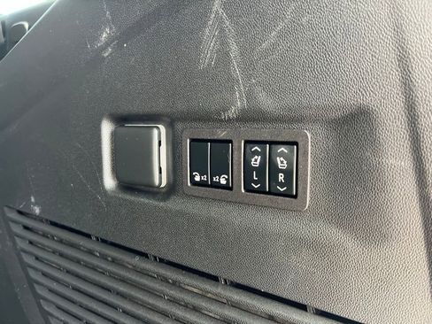 Used 2023 GMC Yukon XL AT4 w/ Technology Package AWD/4WD image 29